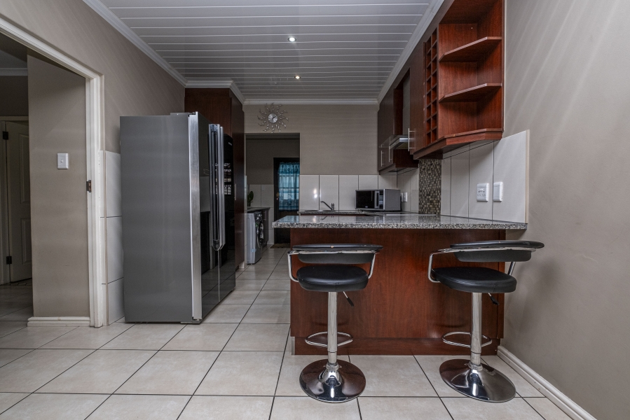 3 Bedroom Property for Sale in Jakarandas Western Cape